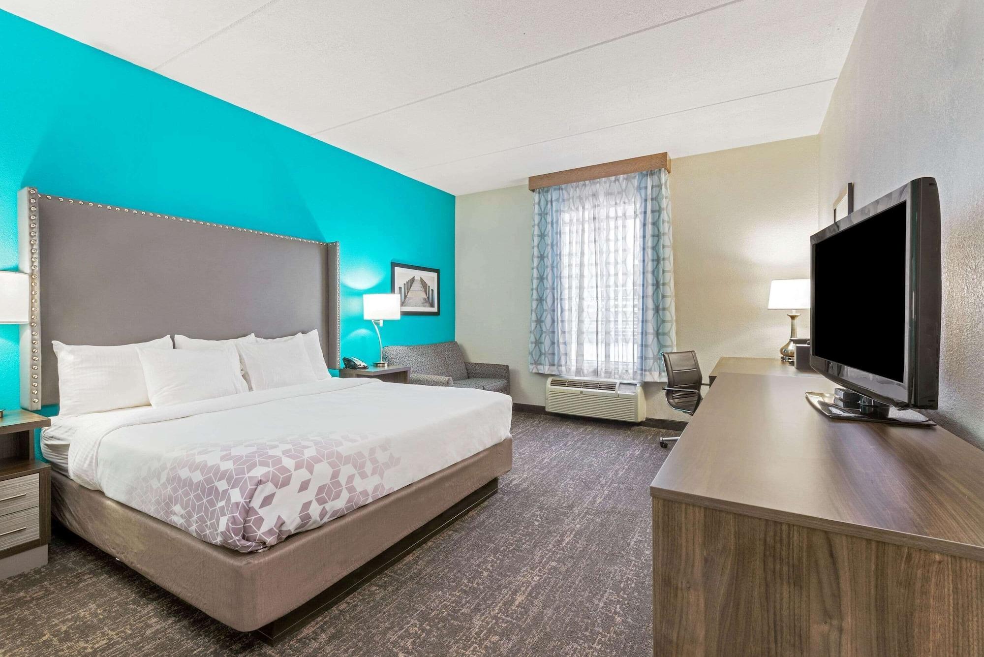 La Quinta By Wyndham Jamestown Bagian luar foto