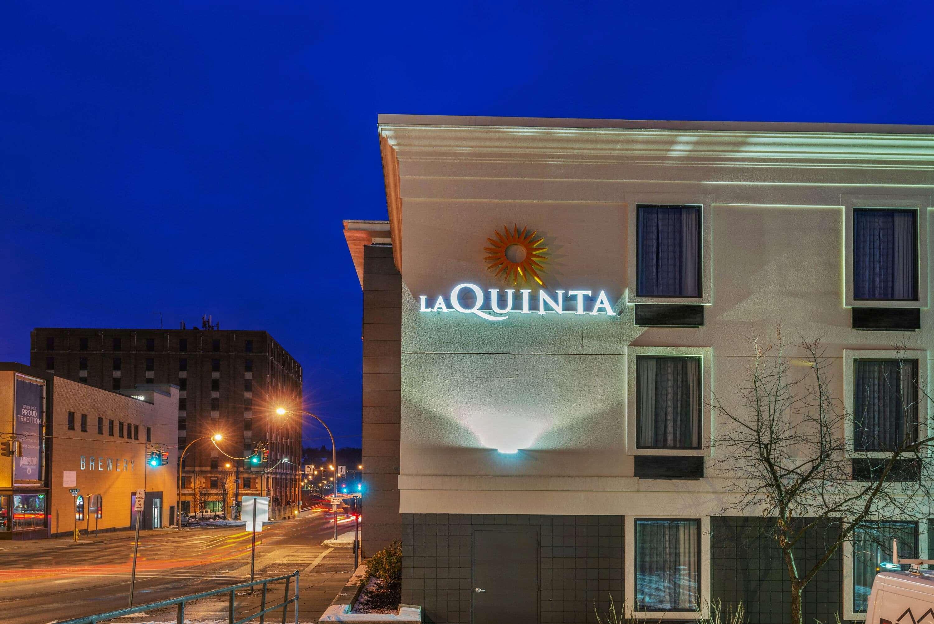 La Quinta By Wyndham Jamestown Bagian luar foto
