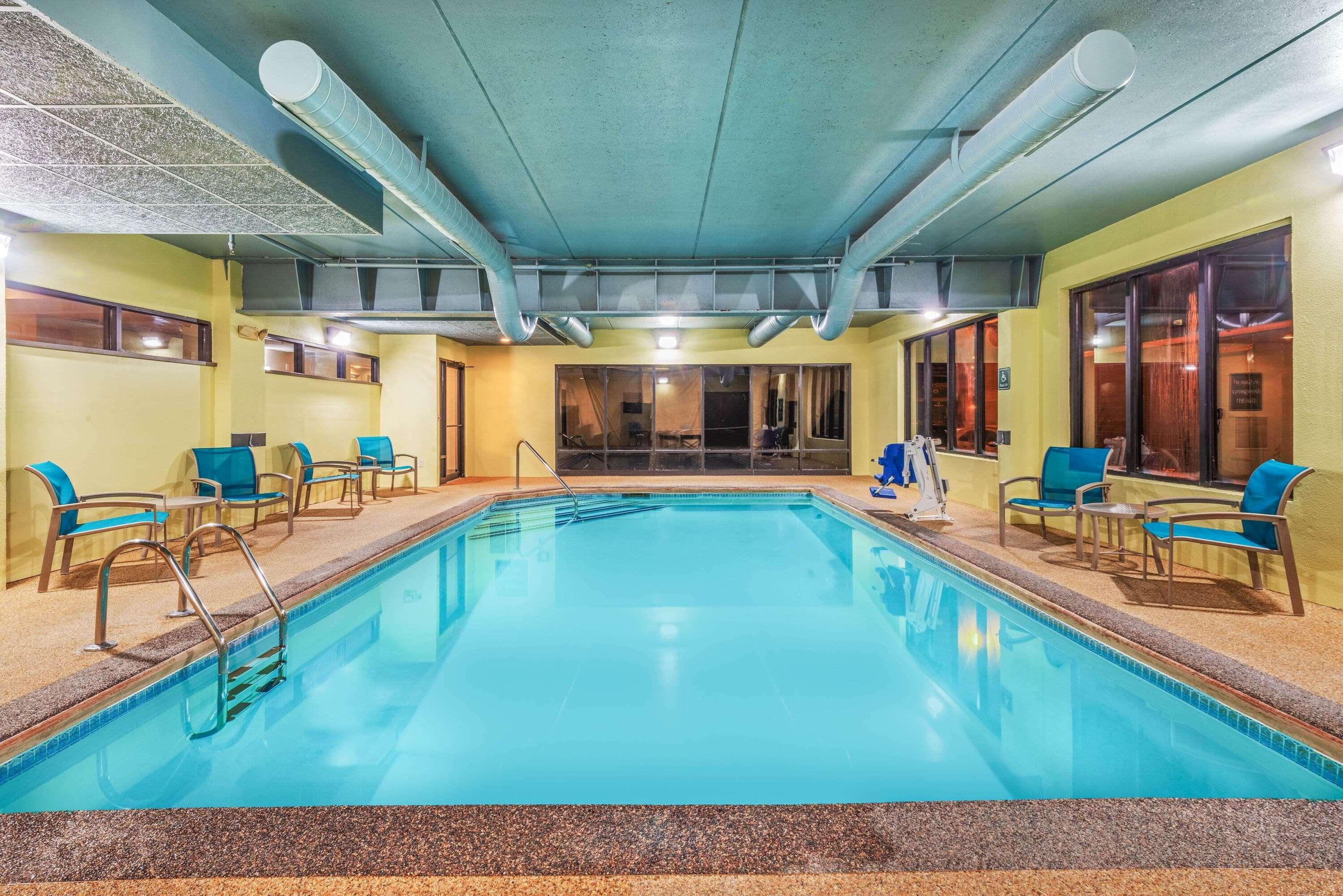 La Quinta By Wyndham Jamestown Bagian luar foto