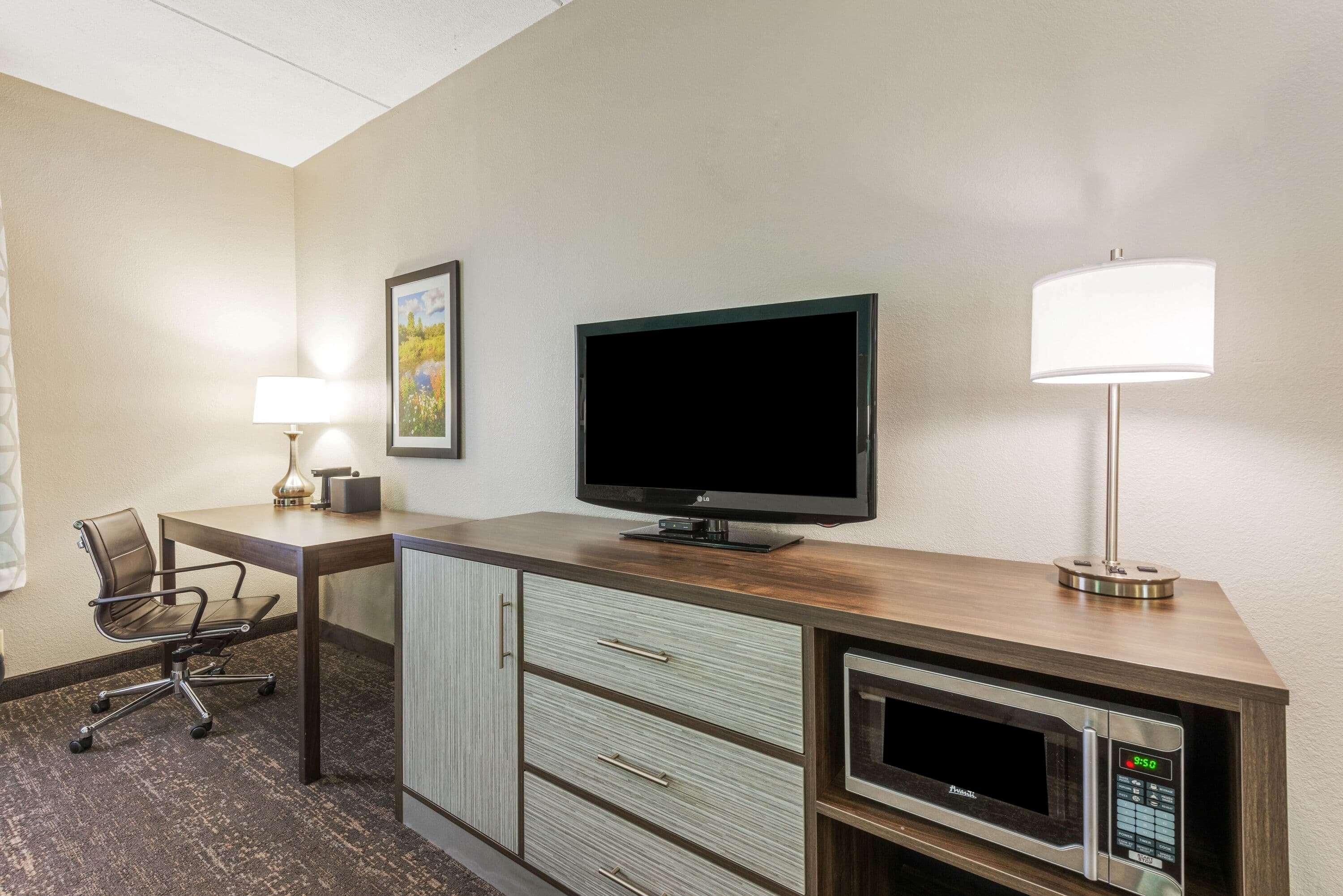 La Quinta By Wyndham Jamestown Bagian luar foto