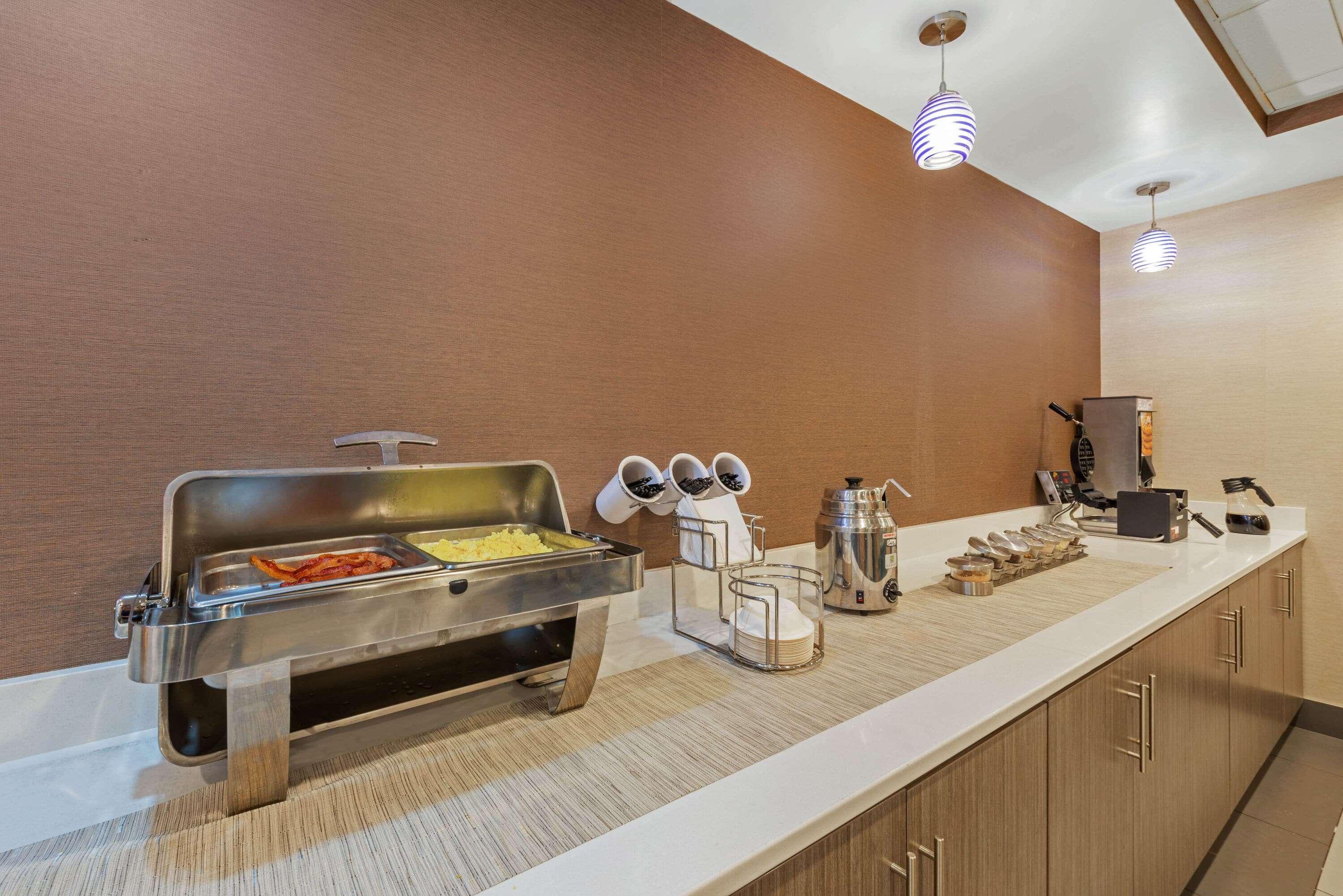 La Quinta By Wyndham Jamestown Bagian luar foto