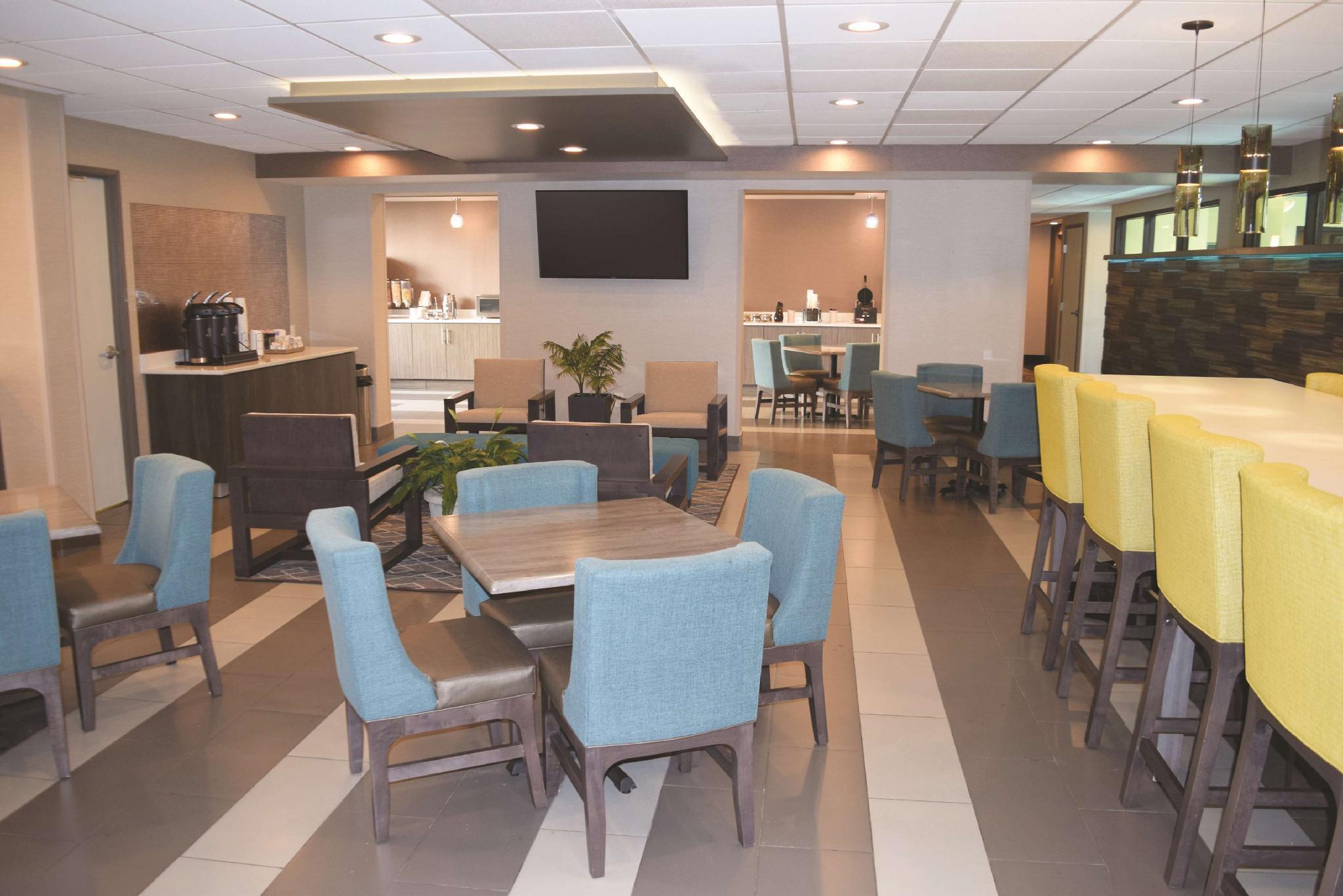 La Quinta By Wyndham Jamestown Bagian luar foto
