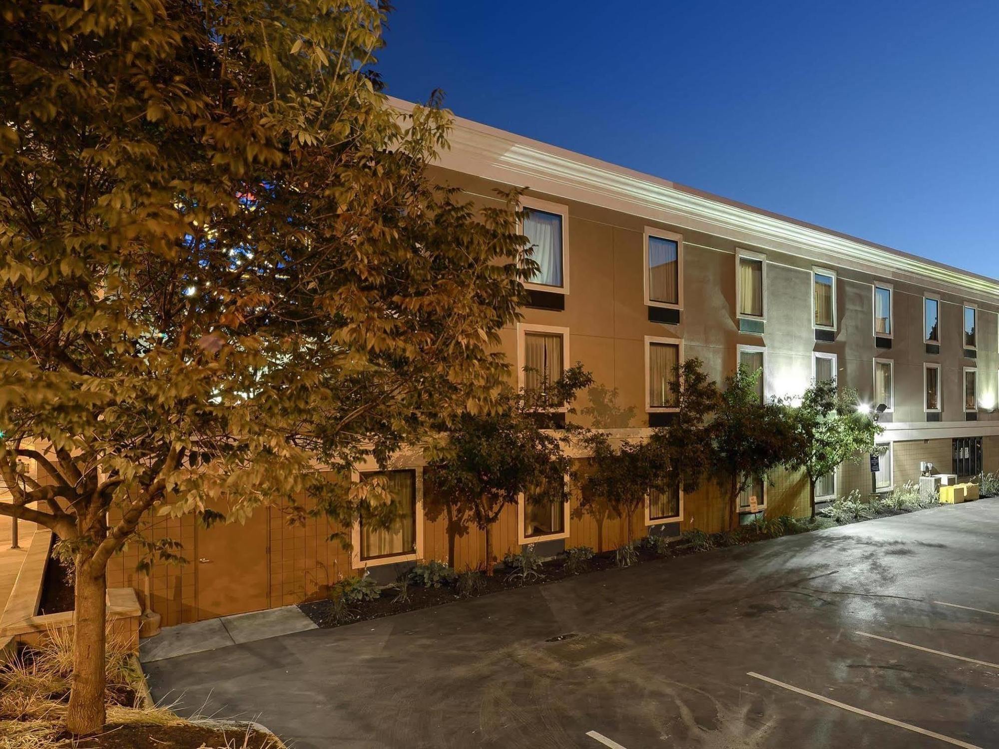 La Quinta By Wyndham Jamestown Bagian luar foto