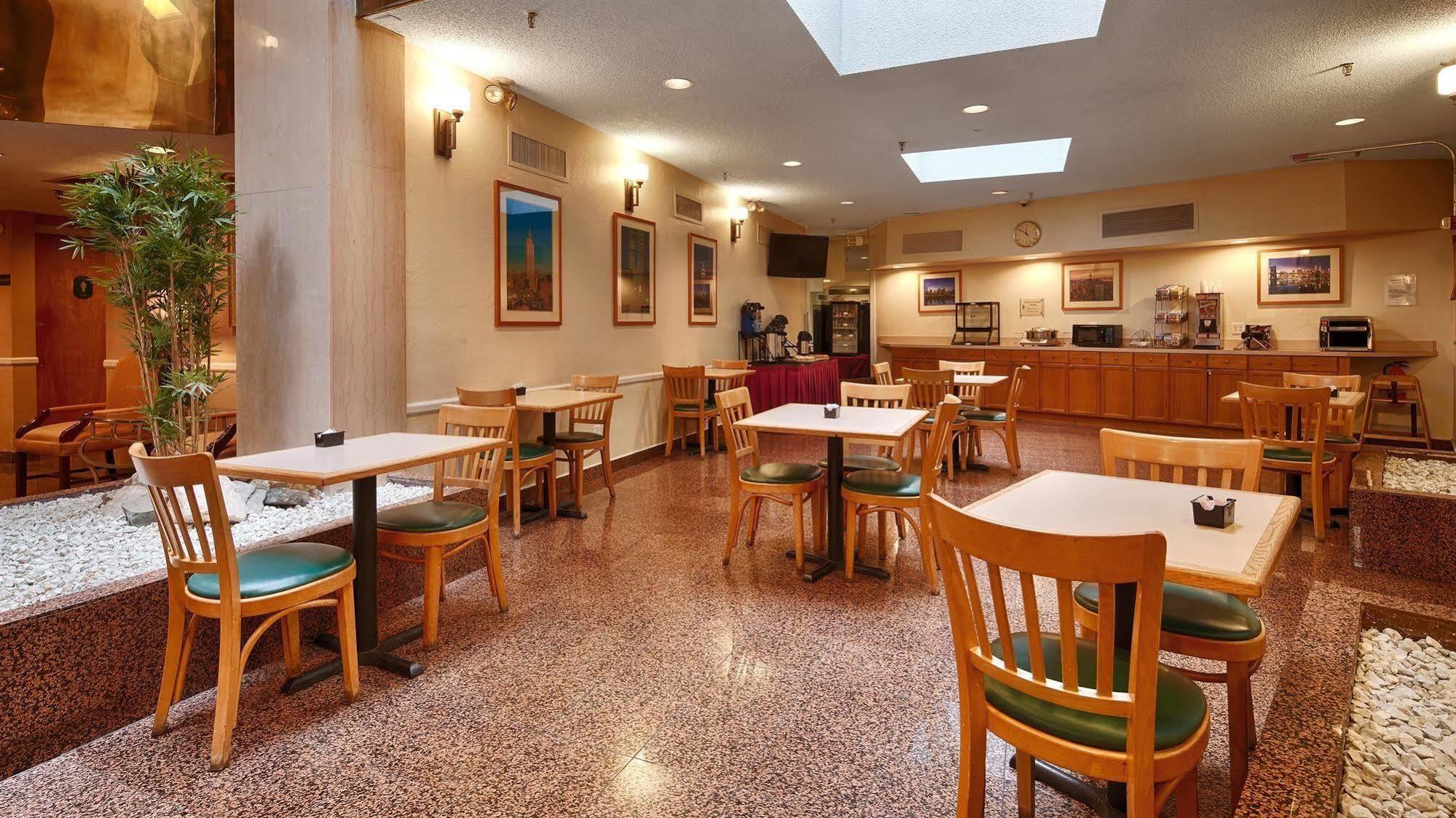 La Quinta By Wyndham Jamestown Bagian luar foto