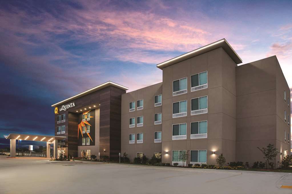 La Quinta By Wyndham Jamestown Bagian luar foto